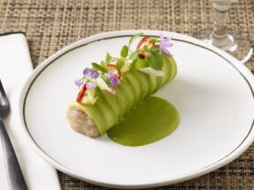 A photo an avocado tuna tarte with avocado aguachile