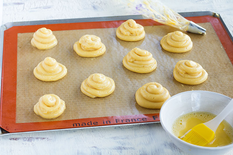 Piping-out-cream-puff-dough.jpg