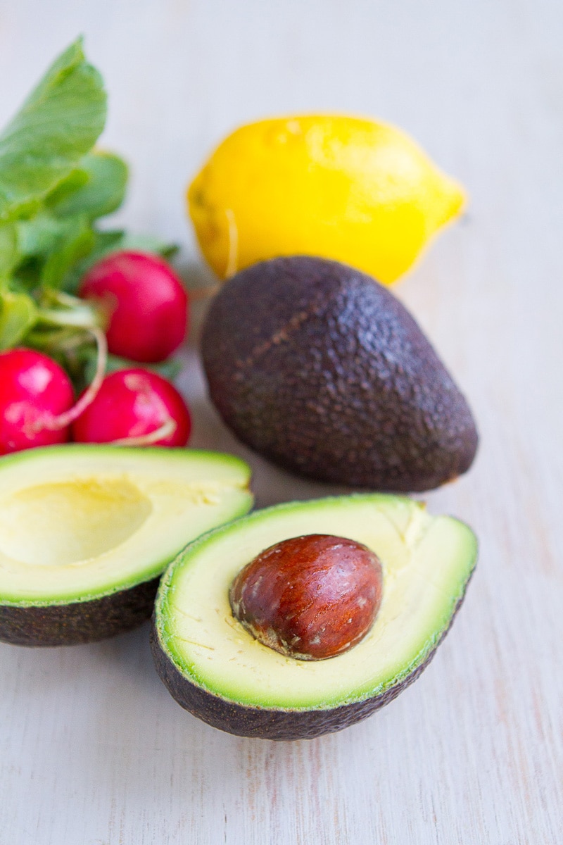SmashedLemonChickpeaAvocadoToast2.jpg SmashedLemonChickpeaAvocadoToast2.jpg